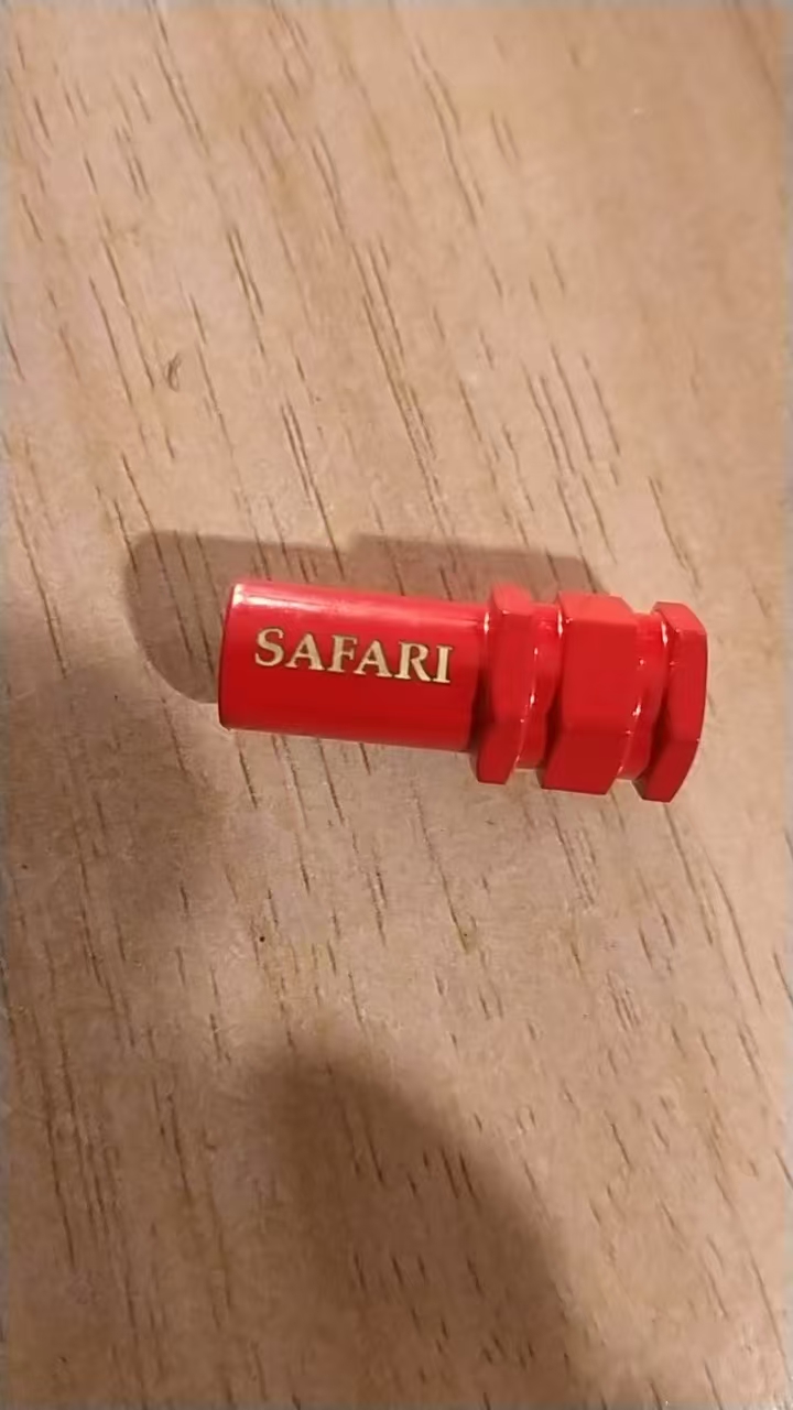 紅色噴塑銅件激光打標效果