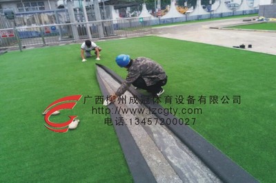 人造草坪應(yīng)用解析 休閑草坪、高爾夫果嶺與地坪工程的多功能融合